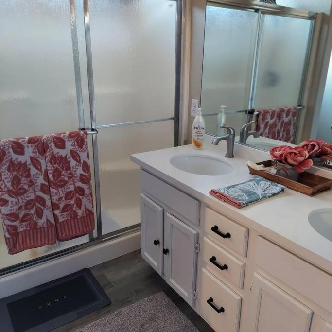 New Beautifully Remodeled Home In لاس فيغاس المظهر الخارجي الصورة